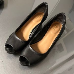 Womens Clark’s pumps size 9.5
